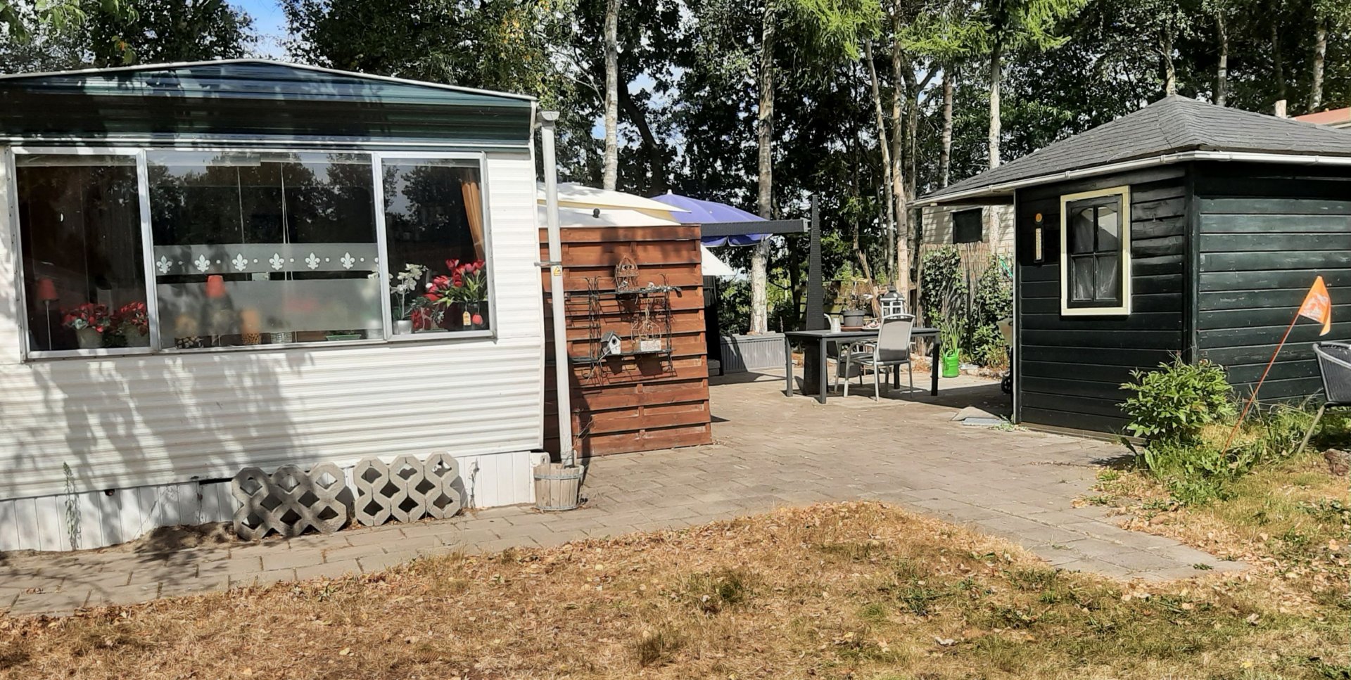 TE KOOP: STACARAVAN OP PLEKNR 160. interesse? bel met de eigenaar Mevr Bijdevaate 06-24975046 (seizoen plaats)