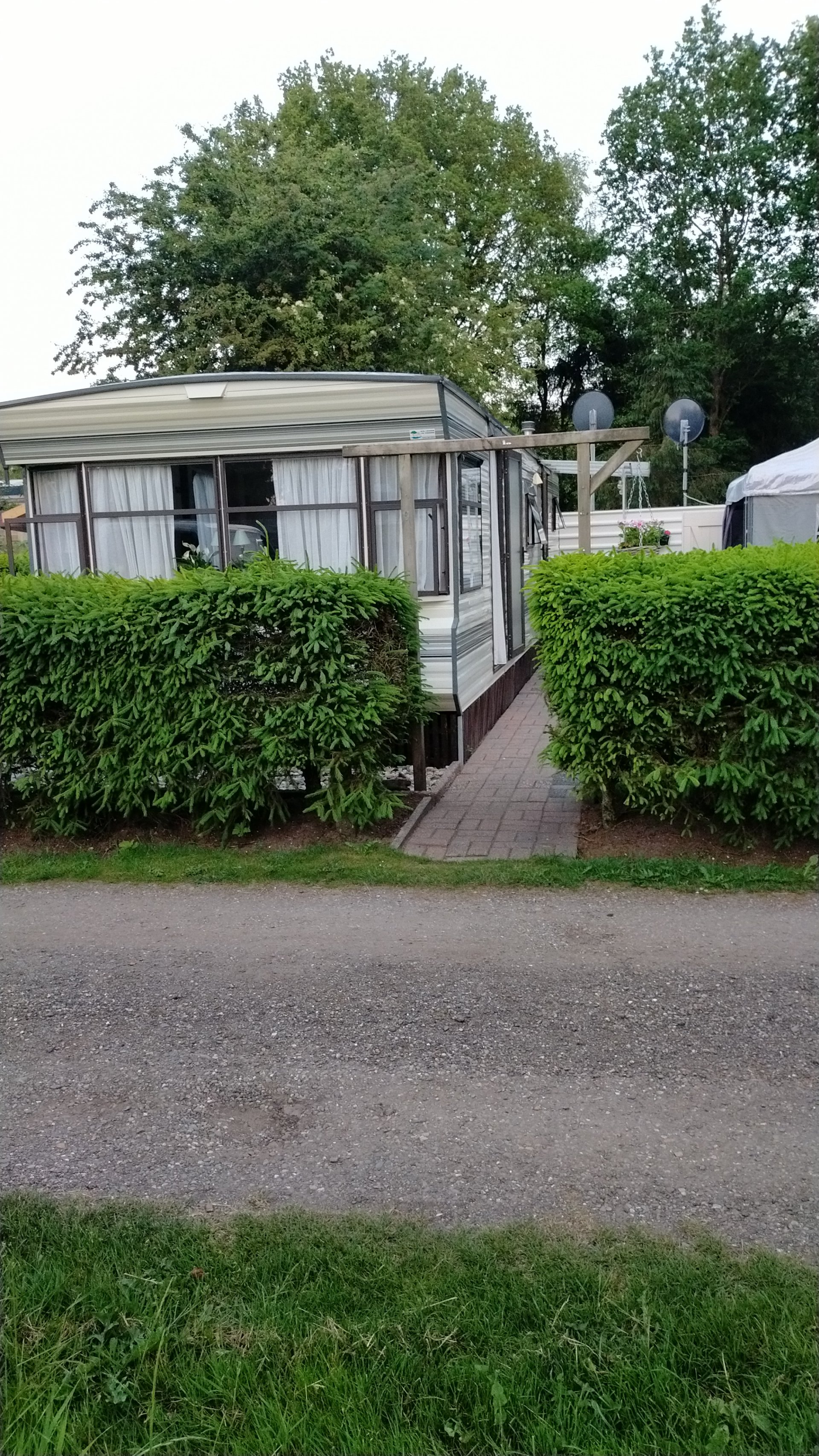 TE KOOP : STACARAVAN OP PLEKNR 190 interesse? bel met de eigenaar mevr Bakker 06-15541305 (jaarplaats)